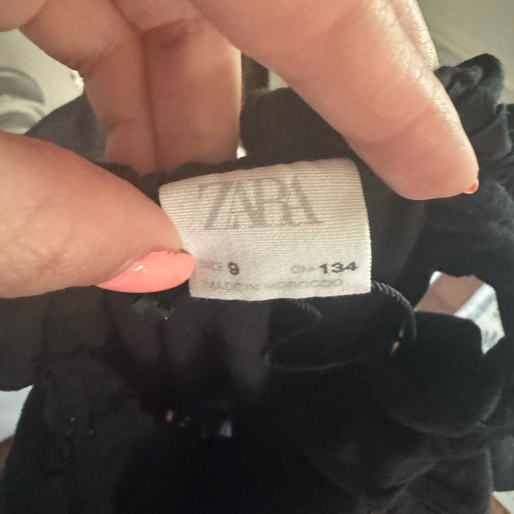 Zara Black One-Shoulder Ruffle Footie - Picture 3 of 3